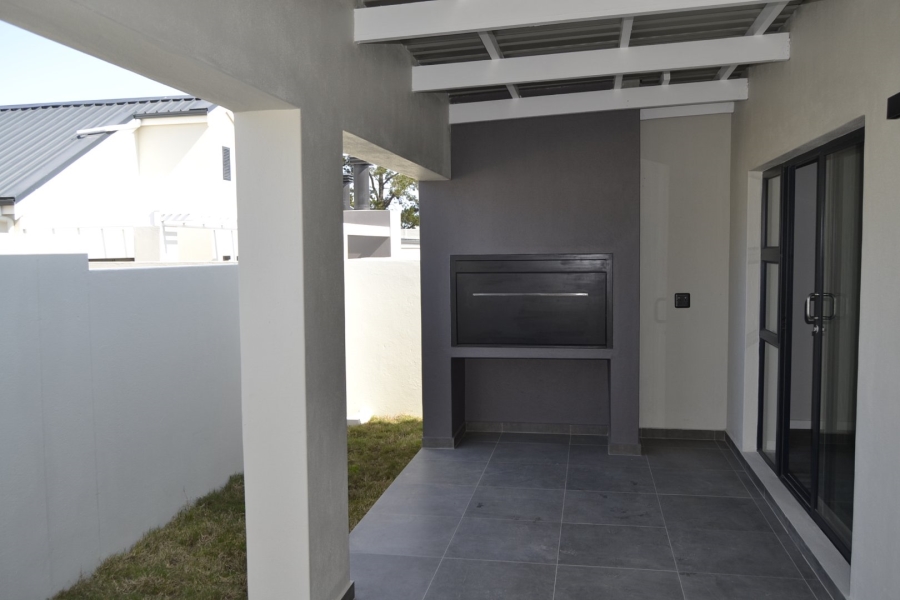 3 Bedroom Property for Sale in Somerset Lakes Western Cape